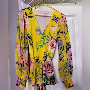 Pink Lily yellow floral blouse. Elastic waist with tie. V-neck. Size S